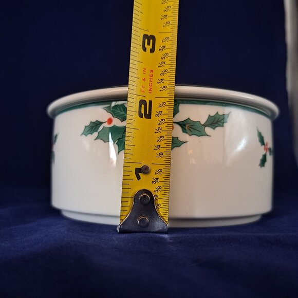 Mikasa Christmas Magic Porcelain Trinket Box With Seasonal Lid Art - Picture 9 of 11